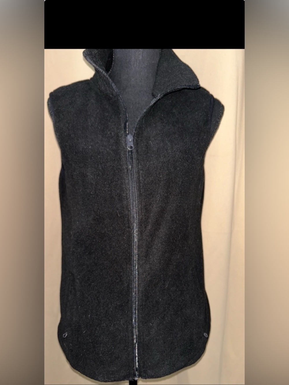 Top of the world fleece vest. Black. Size small